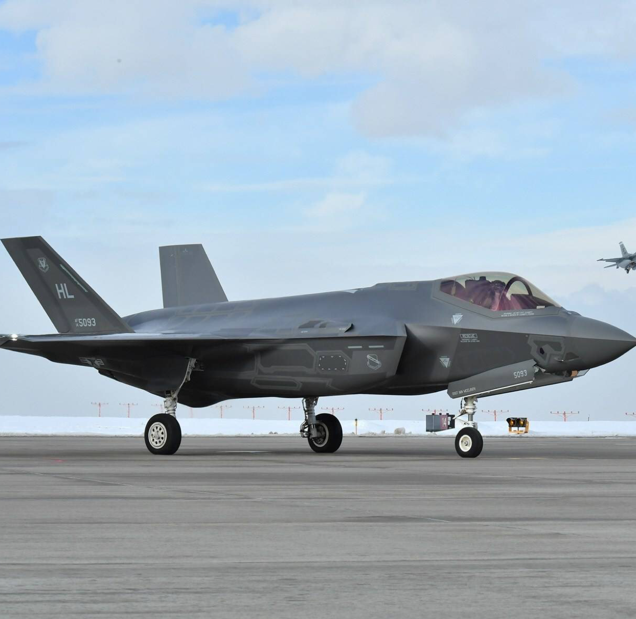 F35